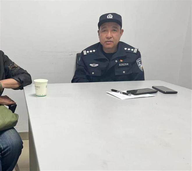 投资理财赚大钱？武汉硚口民警紧急上门帮助老人守住50万元积蓄(图1)